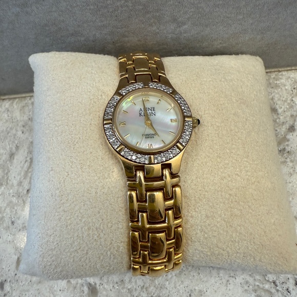 Pre- Owned Women's Anne Klein watch with gold-tone bracelet - Picture 2 of 7